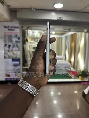 Apple iPhone XR 64 GB White