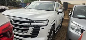 Toyota Land Cruiser 2024 White