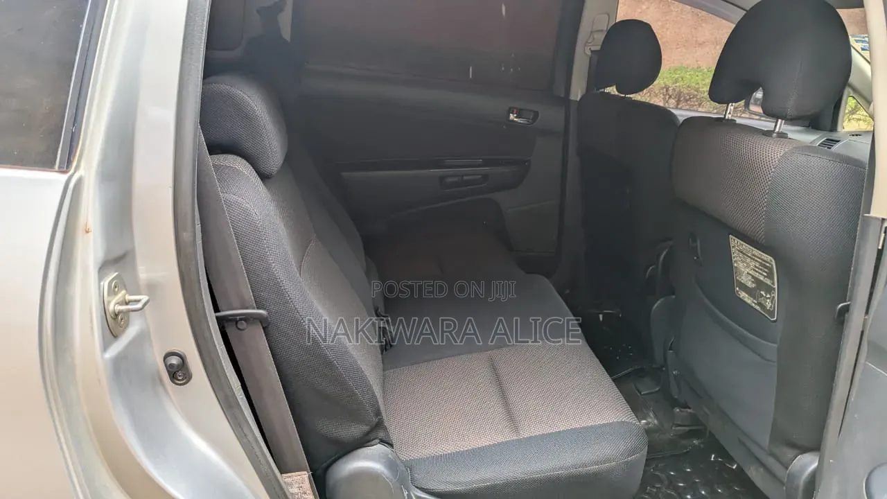 Toyota Wish 2005 Silver