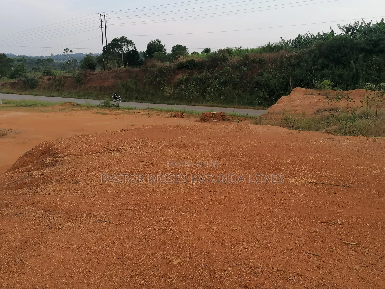 4.7 Acres for Sale Touching Tarmac