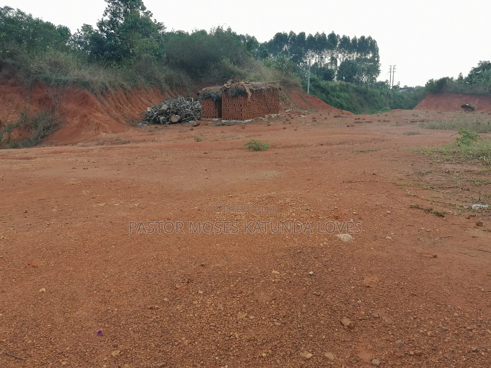 4.7 Acres for Sale Touching Tarmac