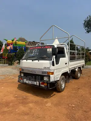 Toyota HiAce 1998 White
