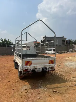 Toyota HiAce 1998 White