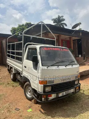 Toyota HiAce 1998 White