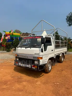 Toyota HiAce 1998 White