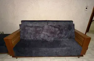 5 Seater Sofa Set Vintage Style for Sale in Lubowa