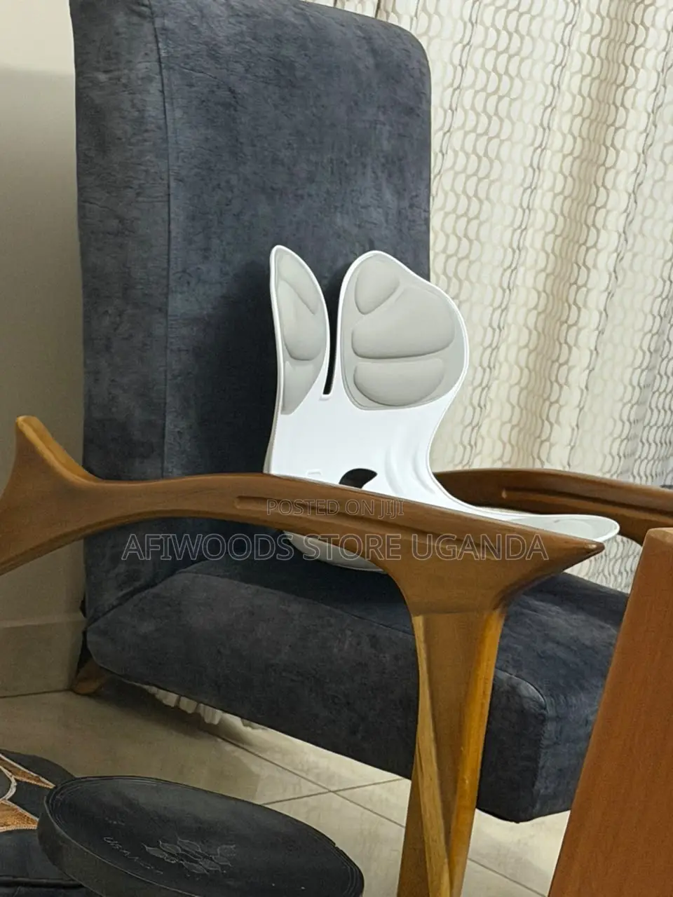 5 Seater Sofa Set Vintage Style for Sale in Lubowa