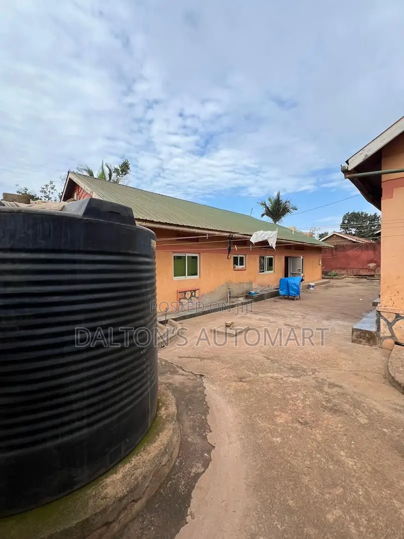 3bdrm Bungalow in Bweyogerere Central, Kira for sale