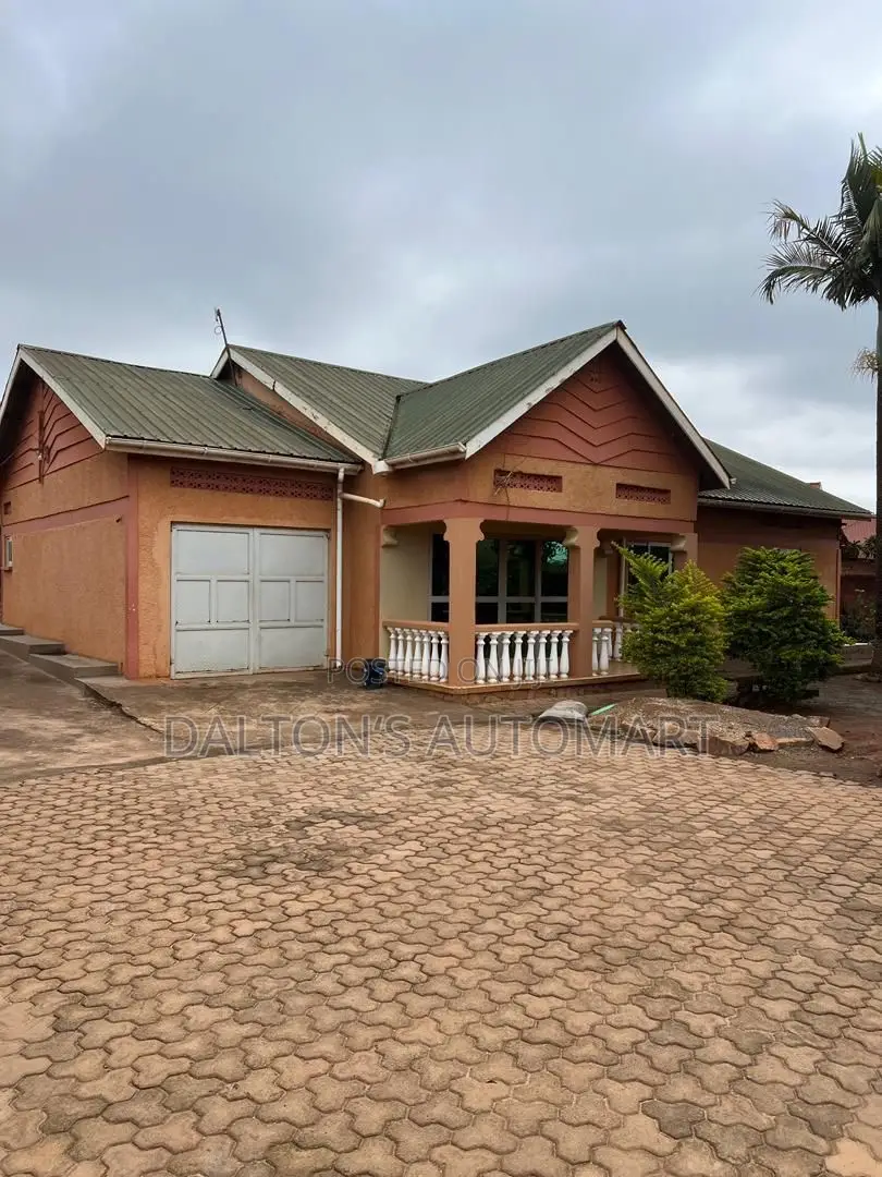 3bdrm Bungalow in Bweyogerere Central, Kira for sale