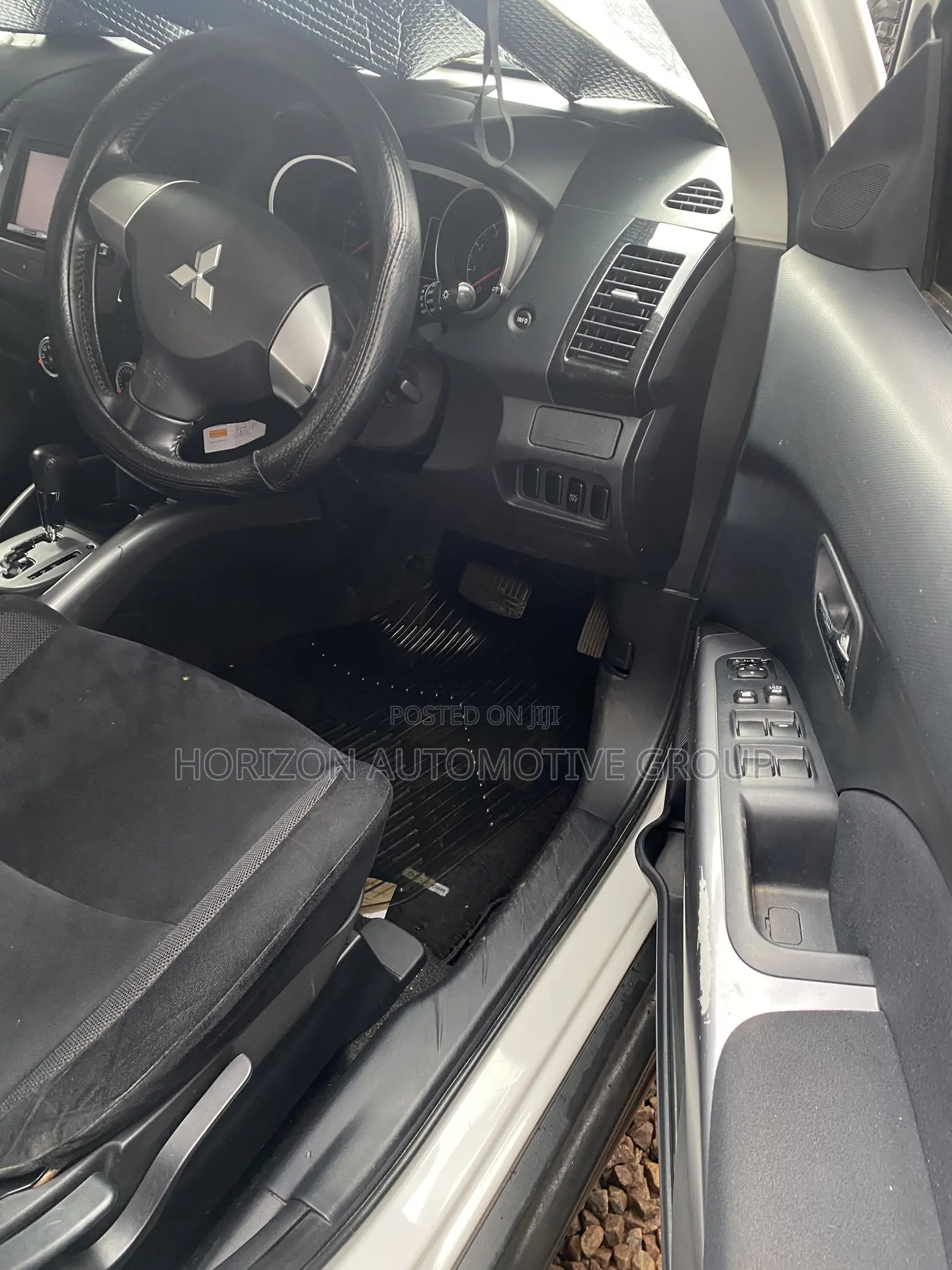 Mitsubishi Outlander ES 2010 White