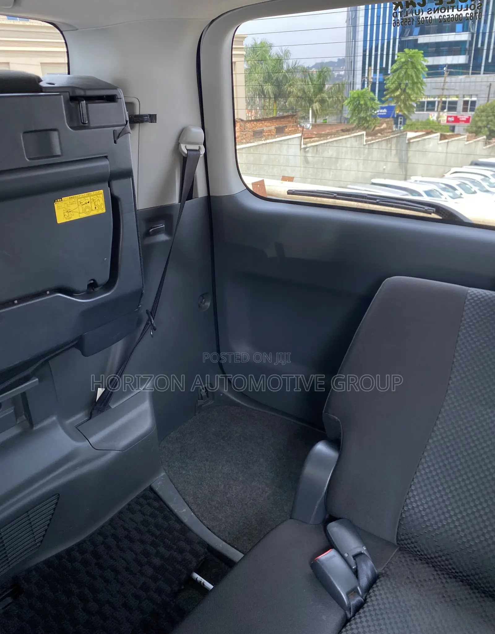 Toyota Noah 2.0 143hp FWD (7 Seater) 2010 White