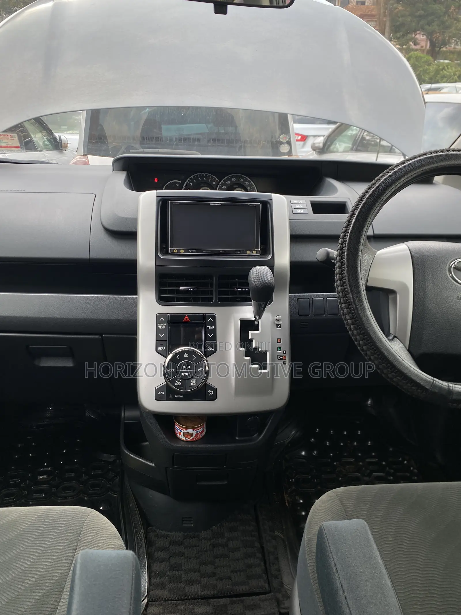 Toyota Noah 2.0 143hp FWD (8 Seater) 2011 Black