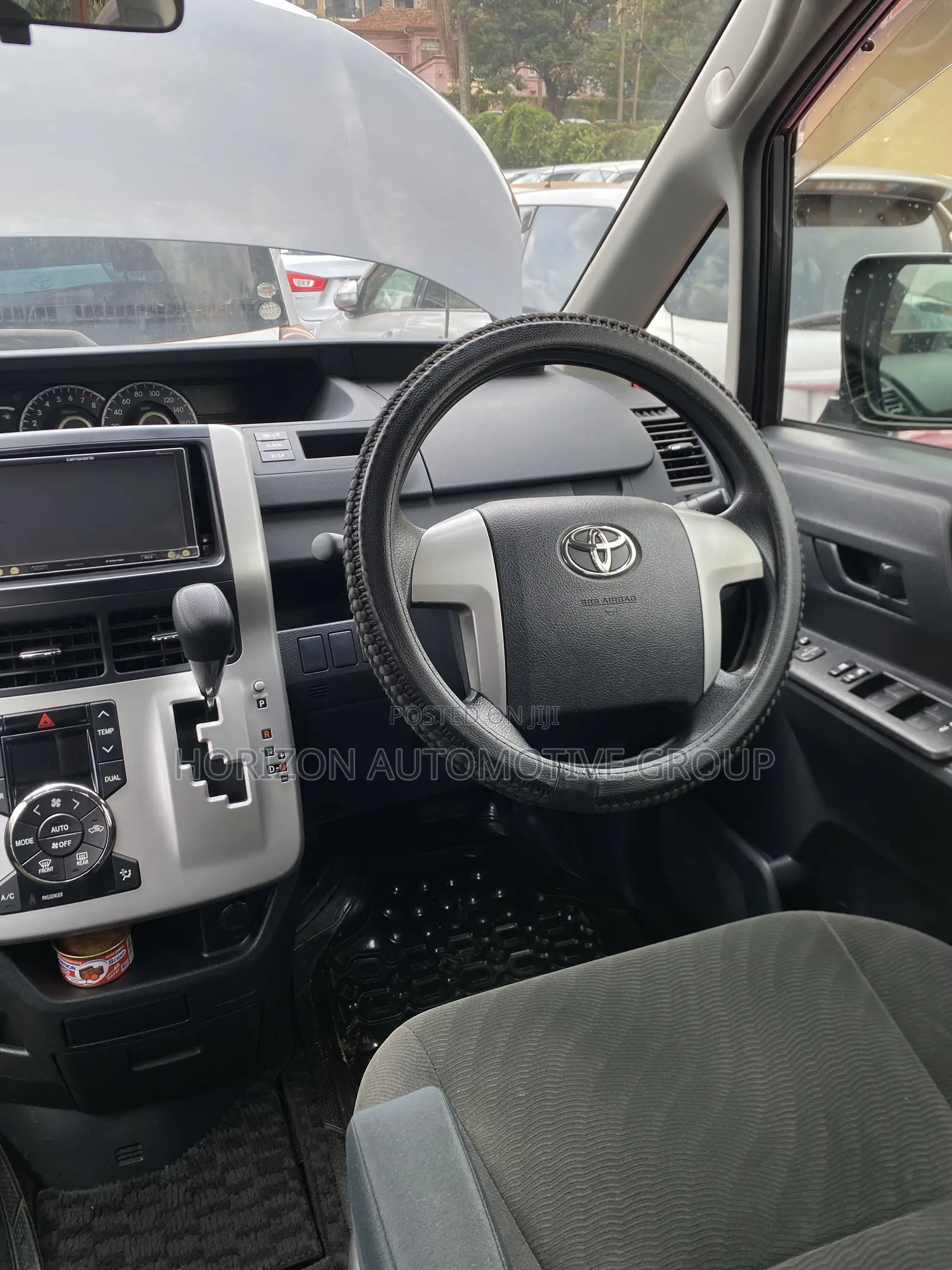 Toyota Noah 2.0 143hp FWD (8 Seater) 2011 Black
