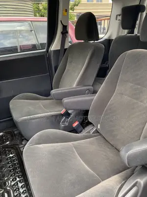 Toyota Noah 2.0 143hp FWD (8 Seater) 2011 Black