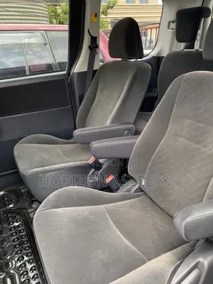 Toyota Noah 2.0 143hp FWD (8 Seater) 2011 Black