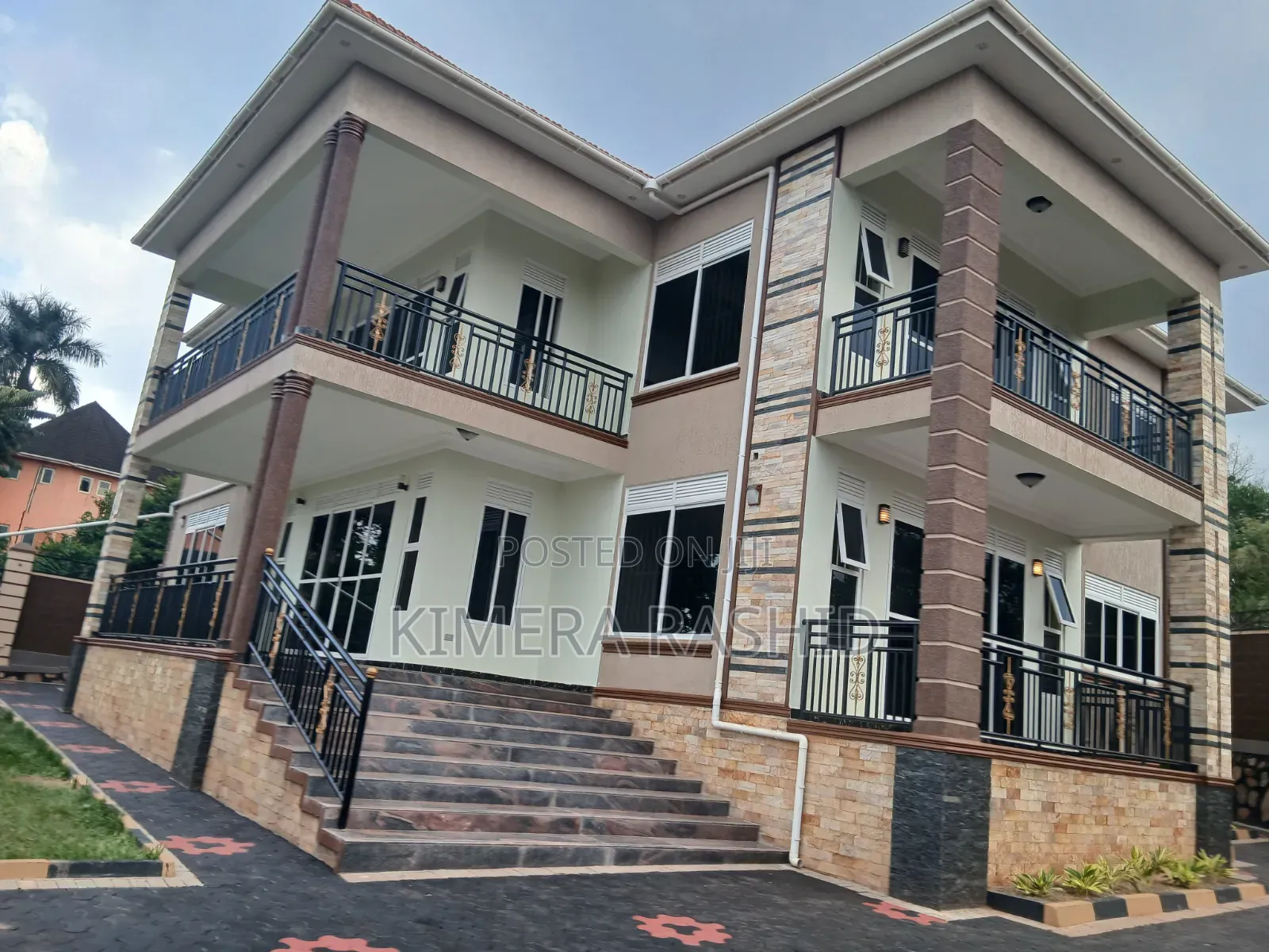 6bdrm House in Bwebajja, Ssisa for sale