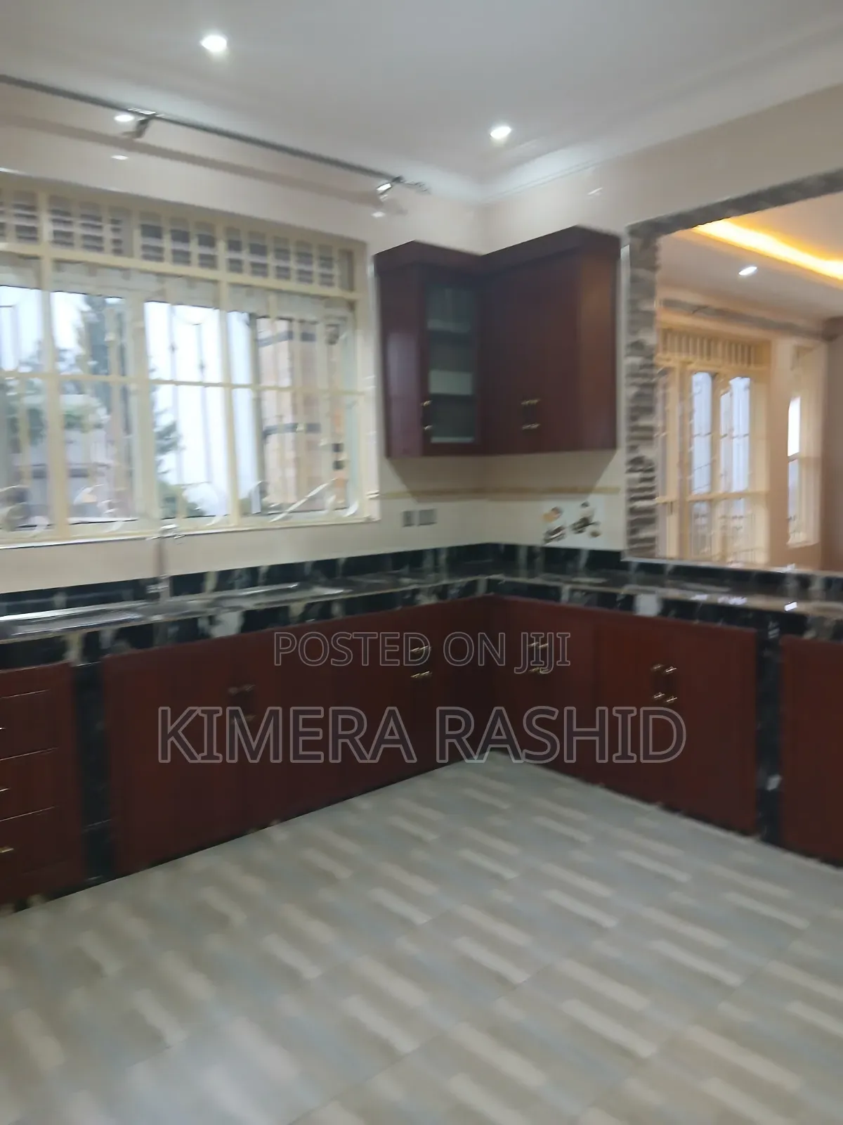6bdrm House in Bwebajja, Ssisa for sale