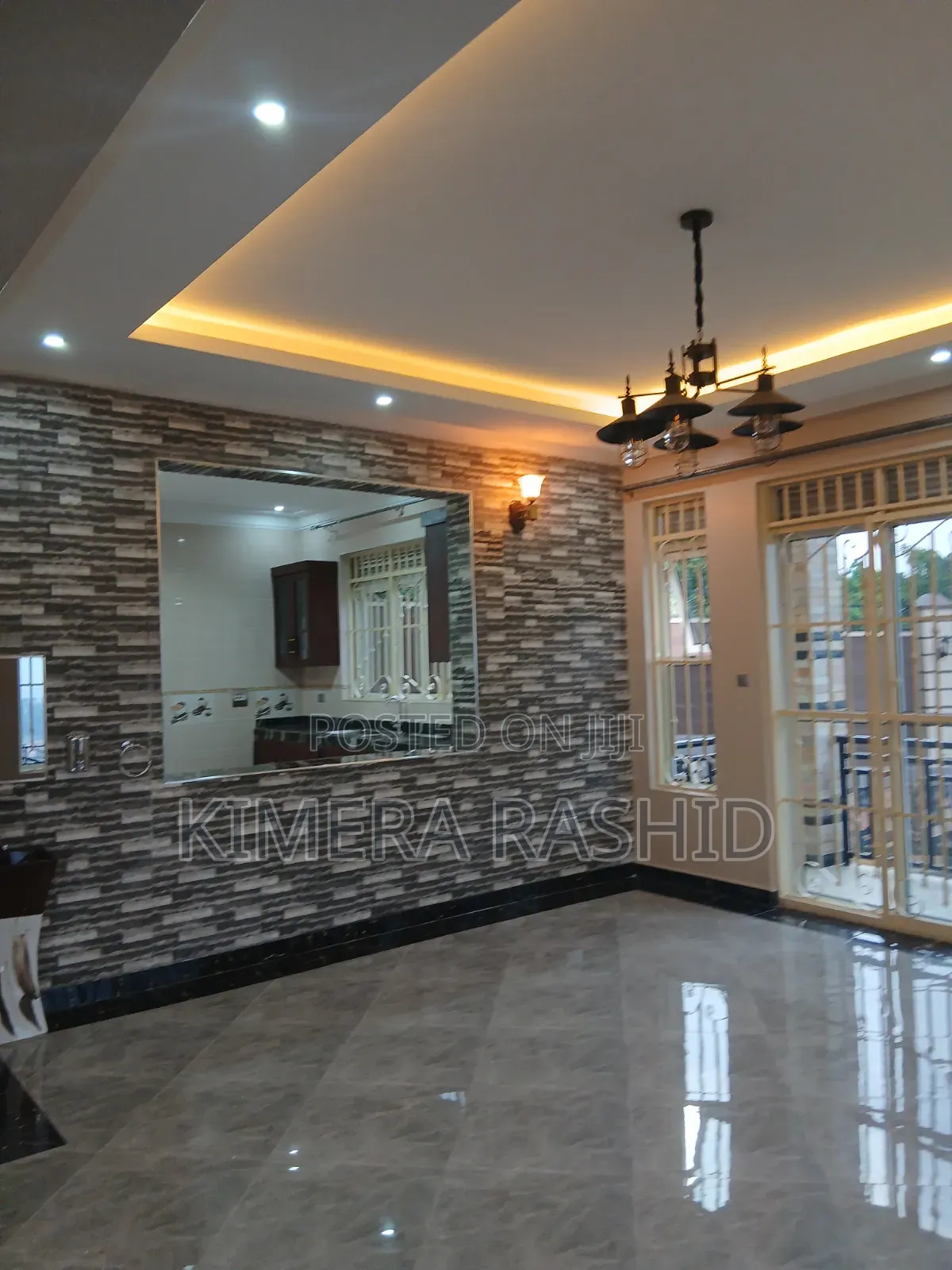 6bdrm House in Bwebajja, Ssisa for sale