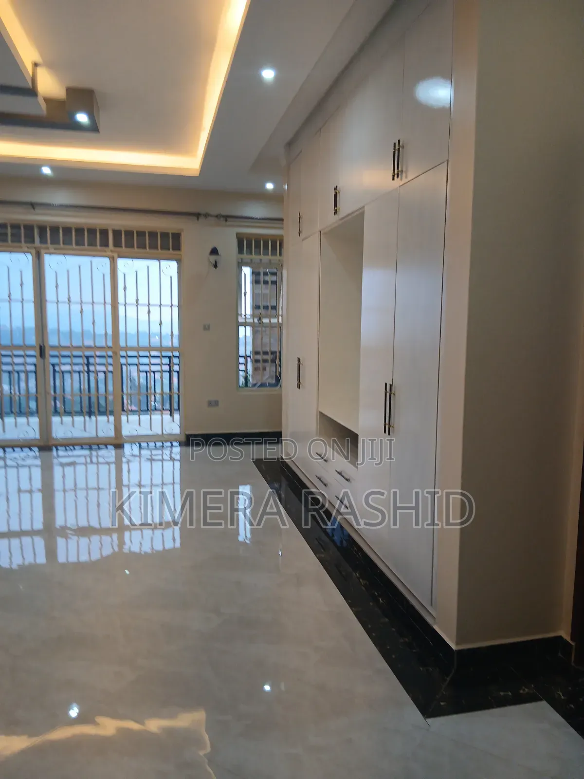 6bdrm House in Bwebajja, Ssisa for sale