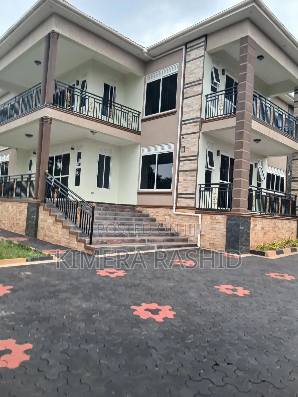 6bdrm House in Bwebajja, Ssisa for sale