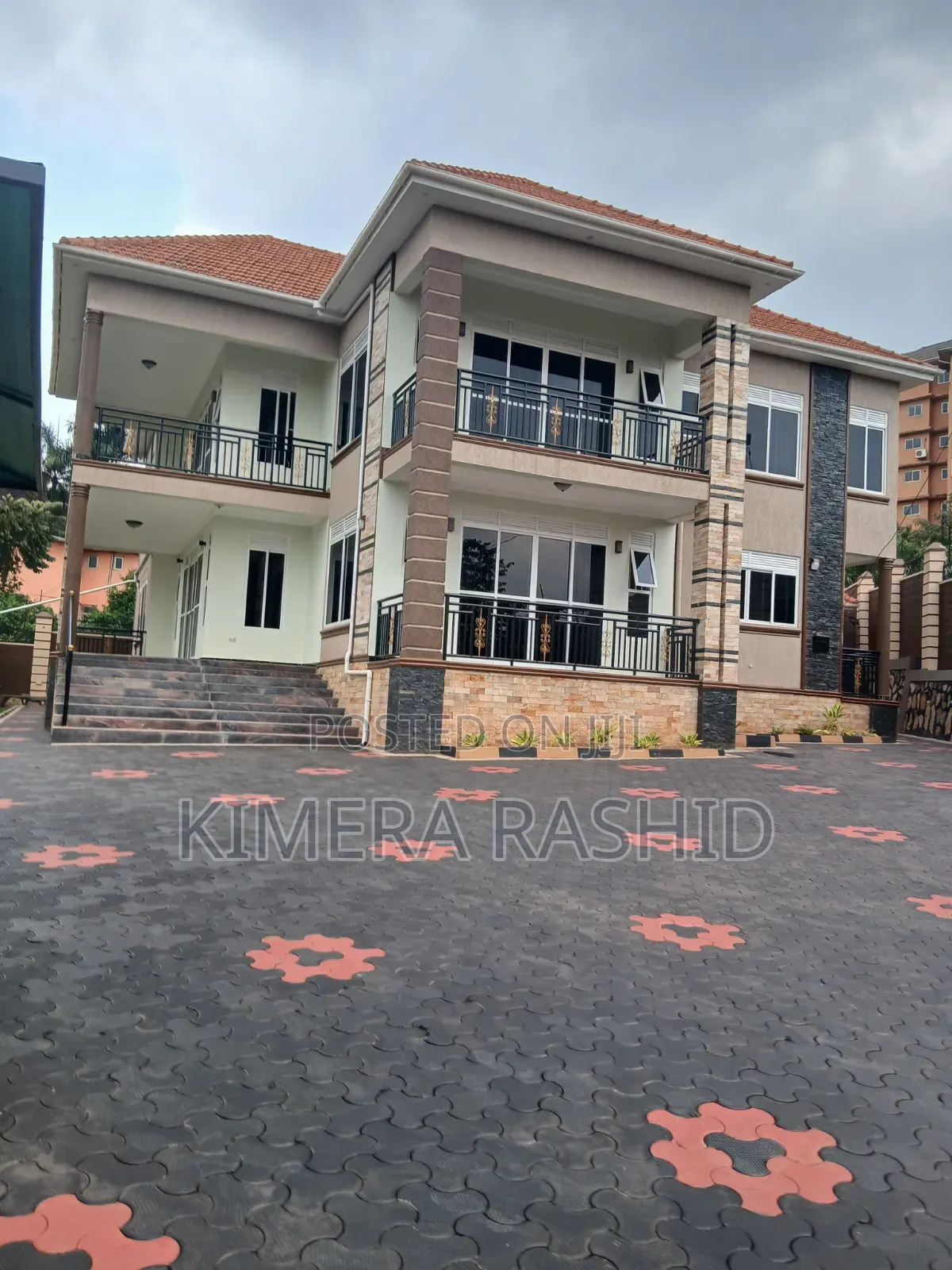 6bdrm House in Bwebajja, Ssisa for sale