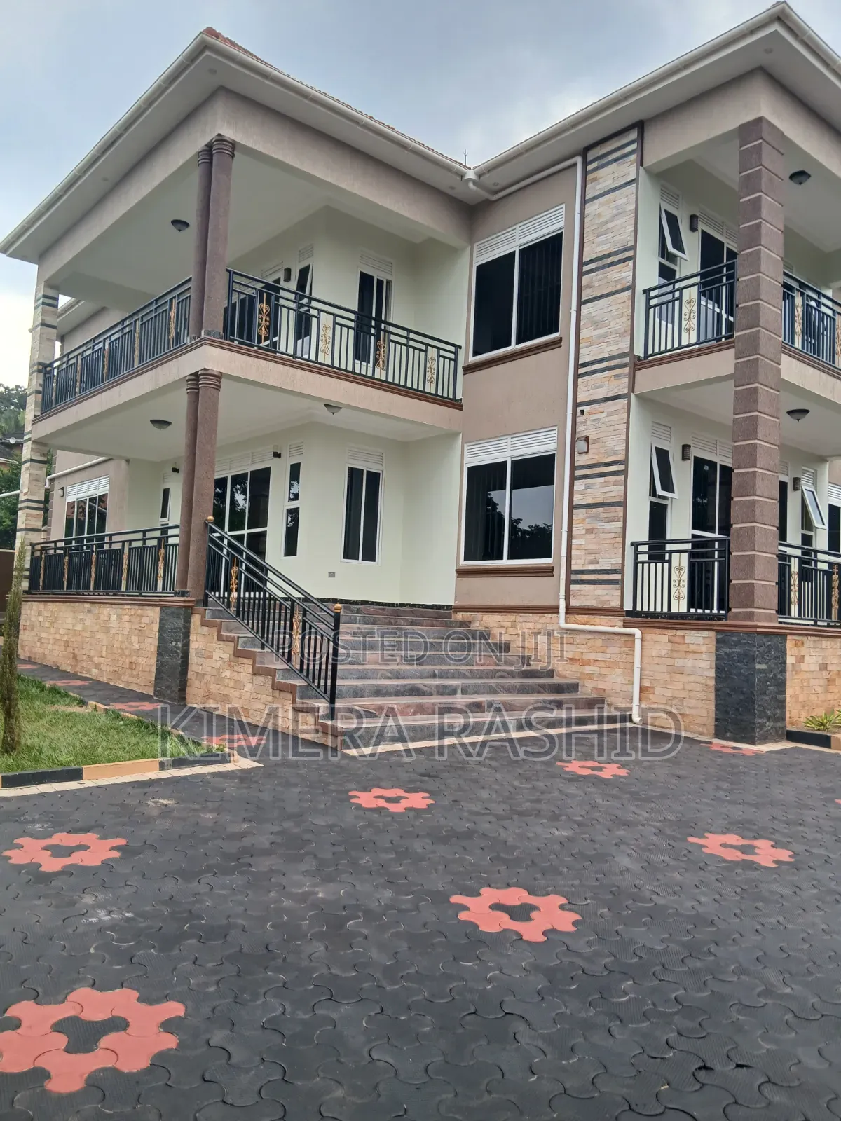6bdrm House in Bwebajja, Ssisa for sale
