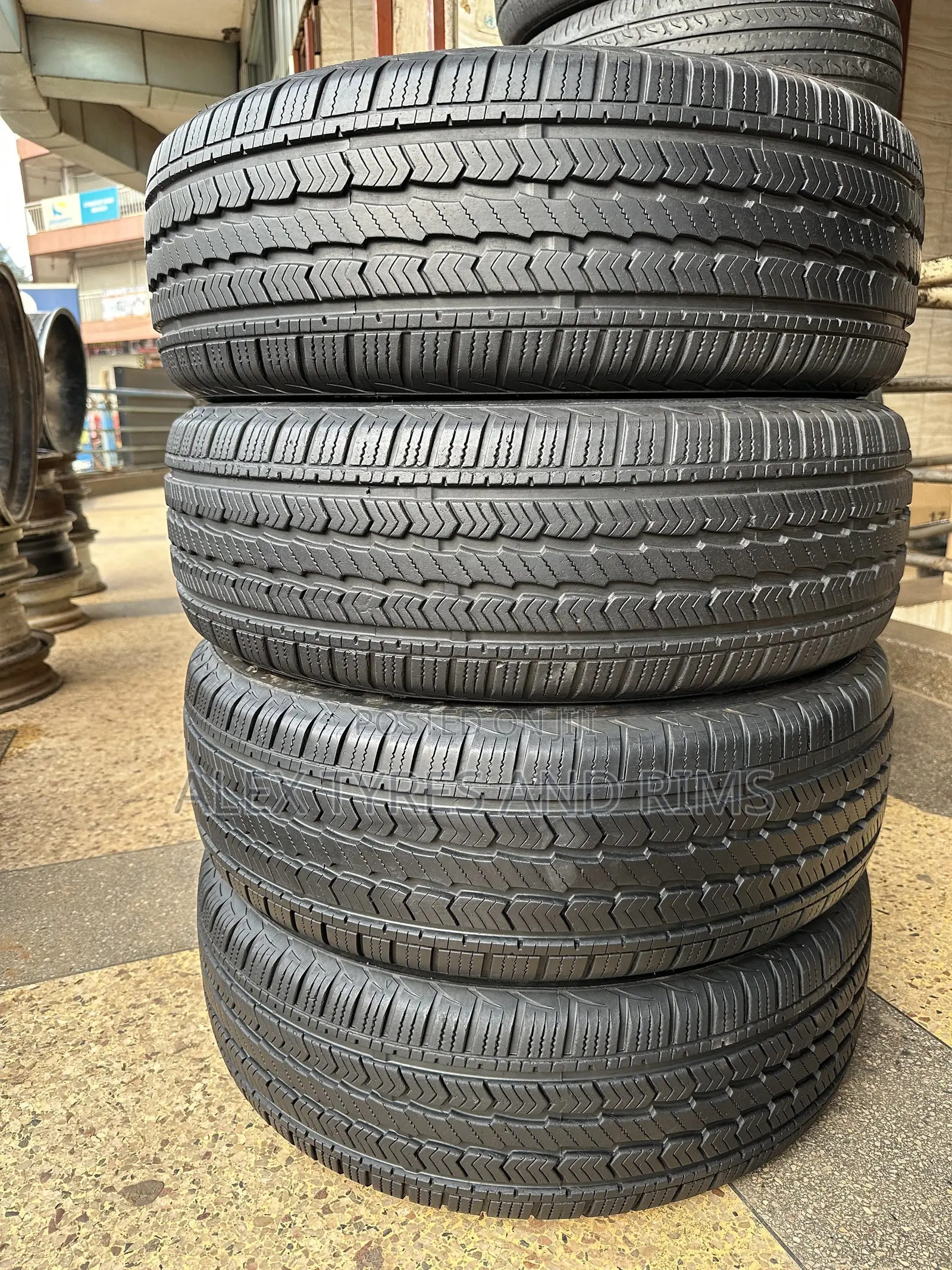 235/65r17 Onyx Type Very Good Condition Only One Week Driven