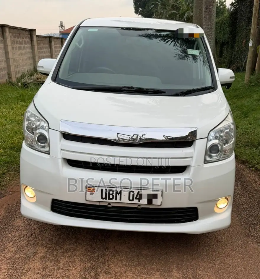 Toyota Noah 2009 White