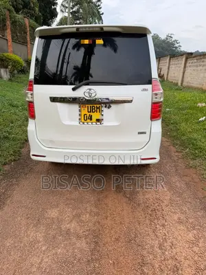 Toyota Noah 2009 White