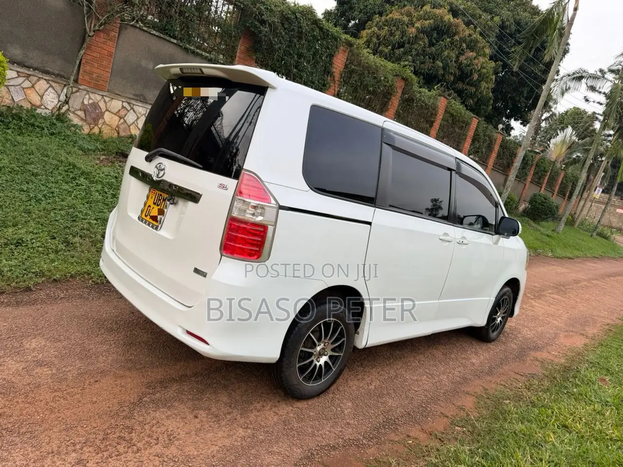 Toyota Noah 2009 White