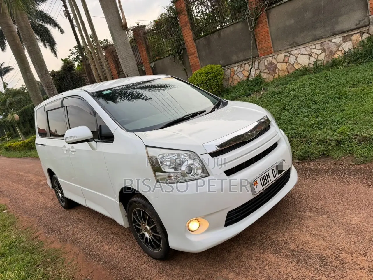 Toyota Noah 2009 White