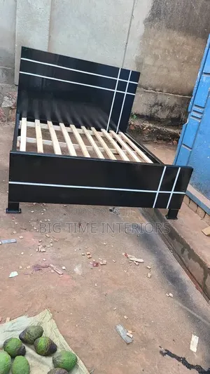 Black Solid Wood Bed With White Stripes 5x6