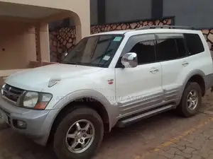 Mitsubishi Pajero 1999 White