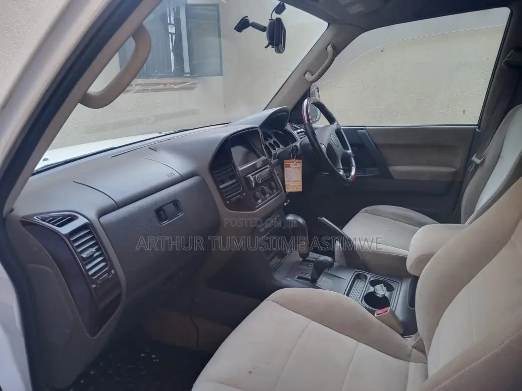 Mitsubishi Pajero 1999 White