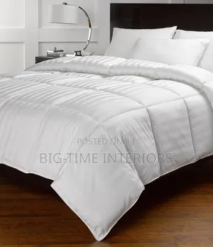Elegant White Striped Kingsize Duvet Set