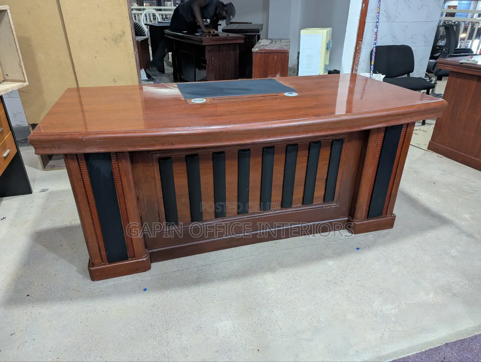 Office Furniture// Second Hand Executive Office Table of Size 180cm