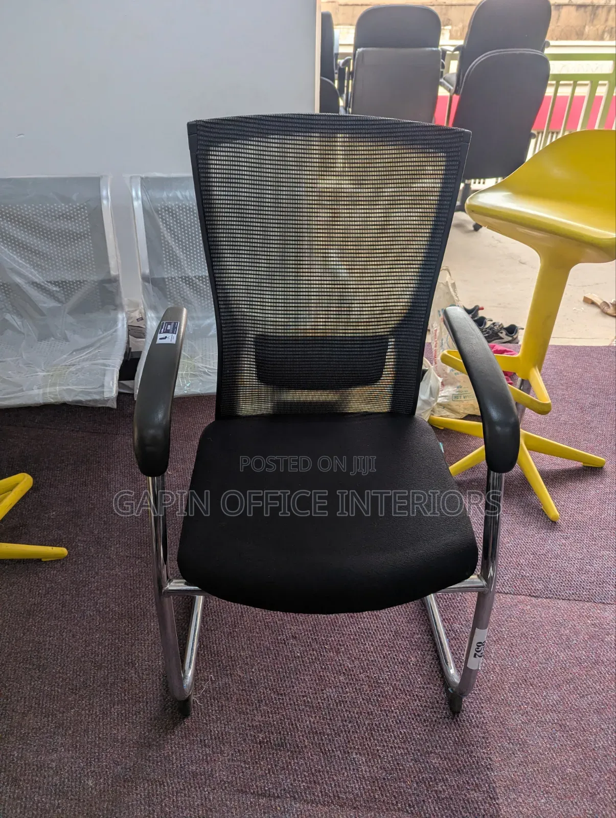 Non Adjustable Office Chair// Visitors Chair
