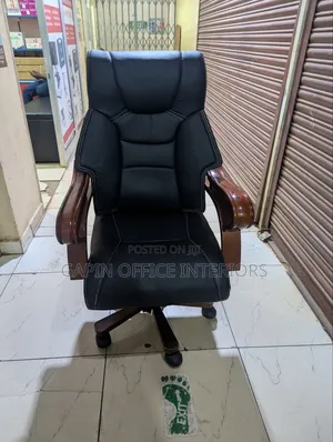 Refurbished Executive Leather Office Chair With Wooden Armrests