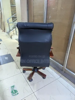 Refurbished Executive Leather Office Chair With Wooden Armrests
