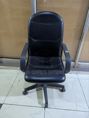 Second Hand Long Bac Chair, Leather Made and Adjustable