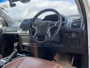 Toyota Land Cruiser Prado 2.8 2022 White