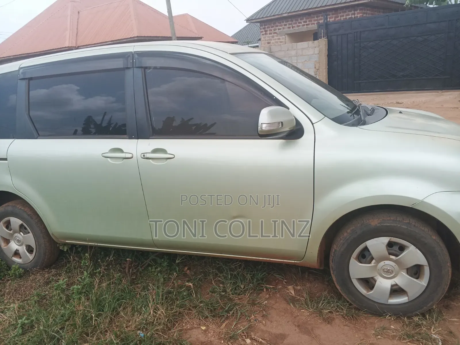 Toyota Sienta 2012 Green