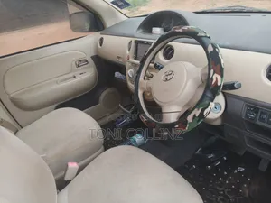 Toyota Sienta 2012 Green