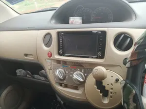 Toyota Sienta 2012 Green