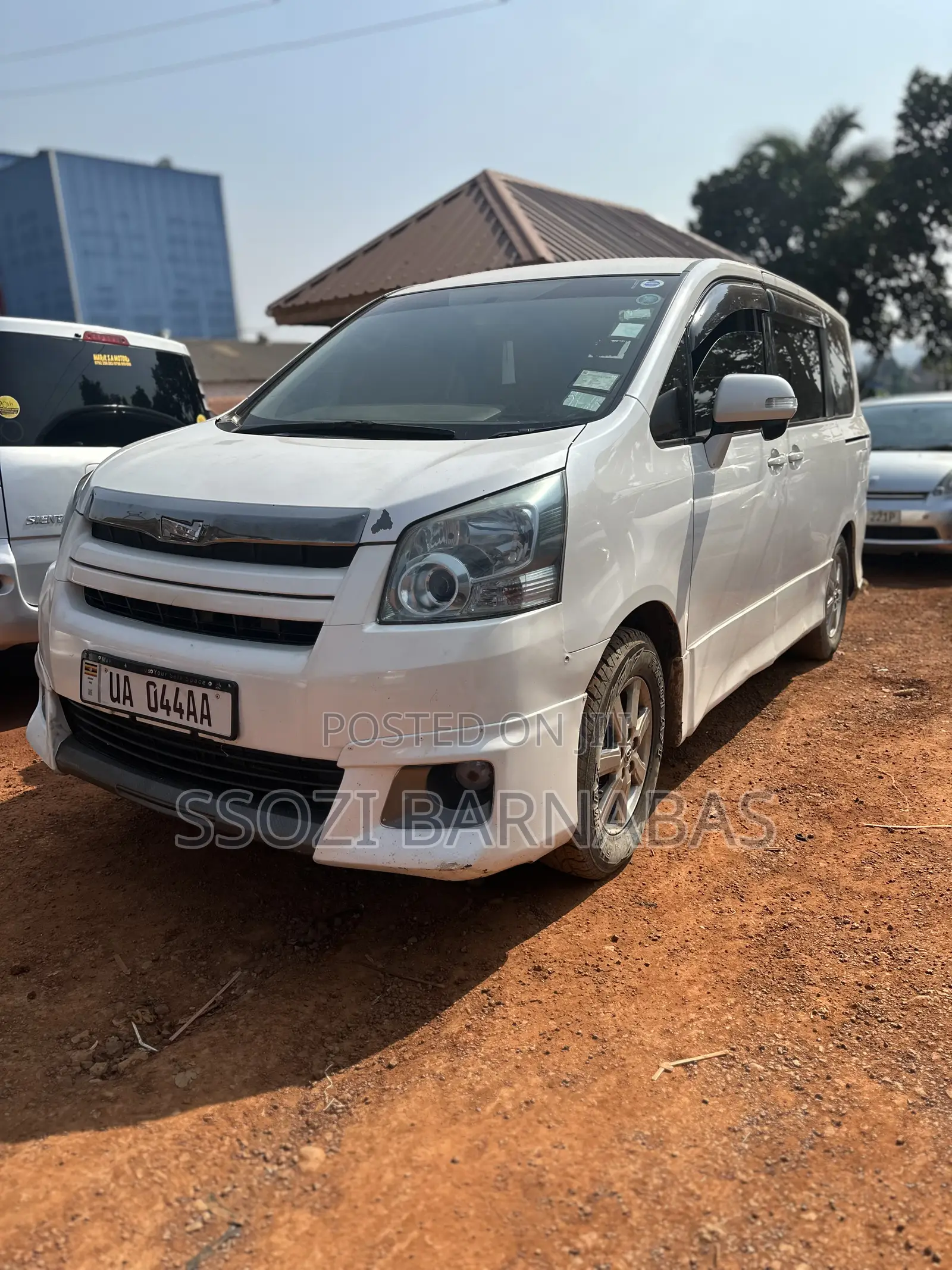 Toyota Noah 2010 White