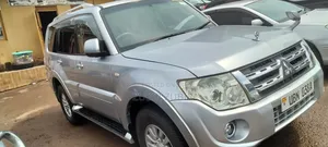 Mitsubishi Pajero 2010 Silver