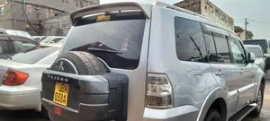 Mitsubishi Pajero 2010 Silver