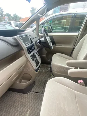 Toyota Noah 2011 White