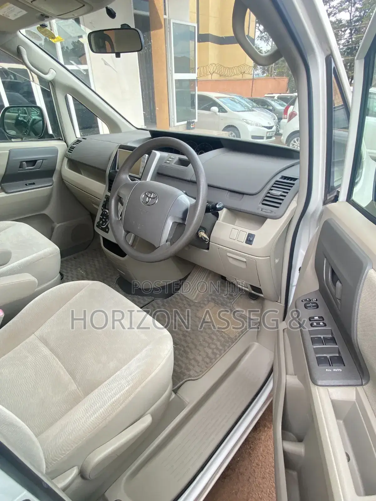 Toyota Noah 2011 White