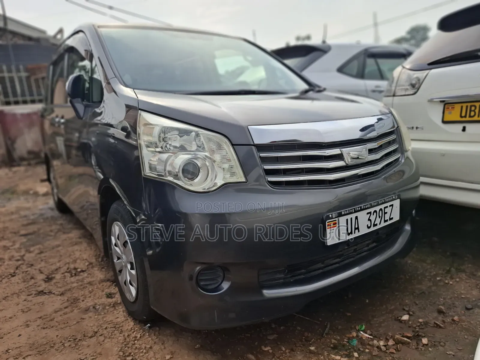 Toyota Noah 2012 Gray